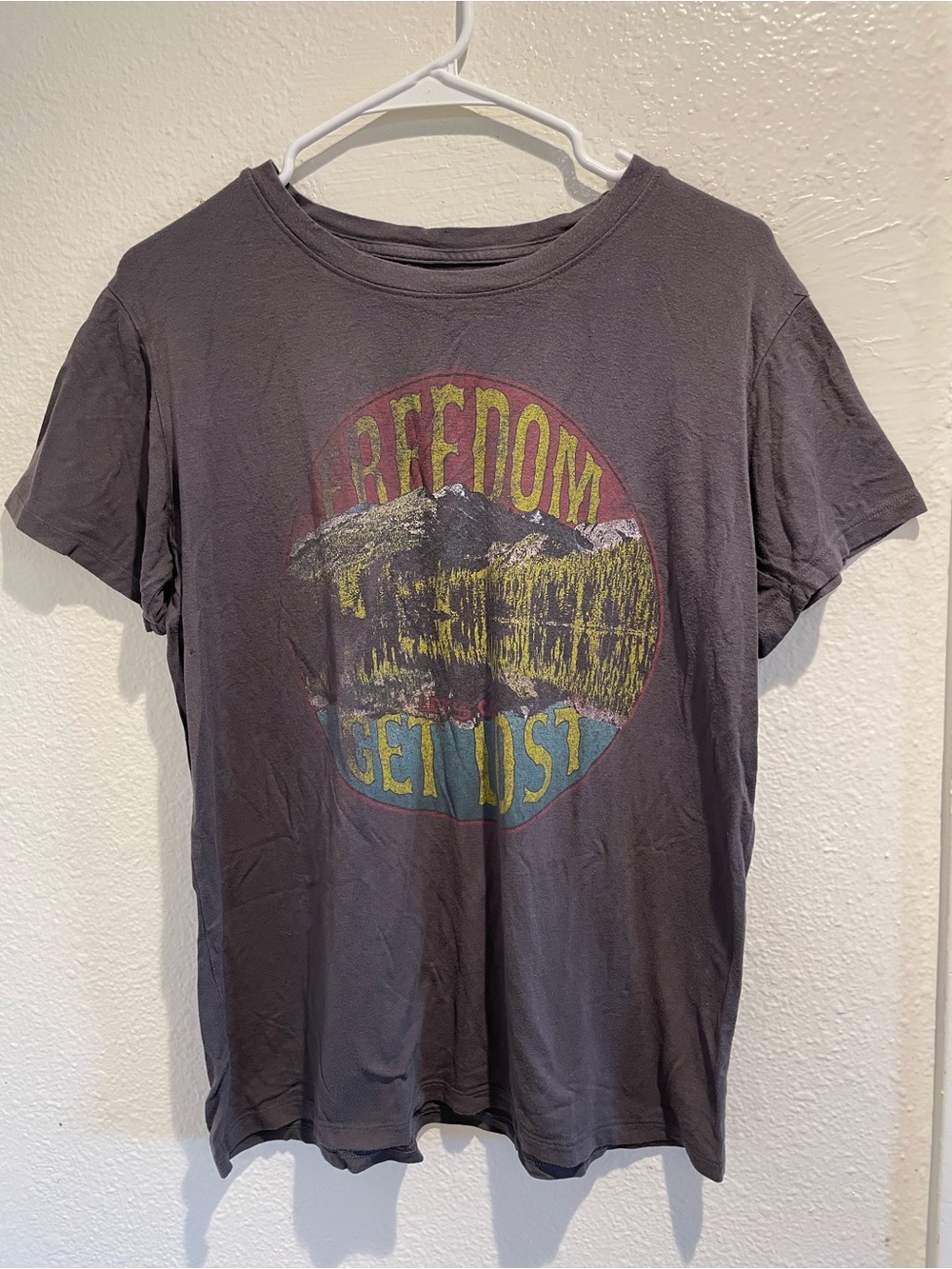 Life Clothing Co Freedom Get Lost Graphic Tee Mens Gray Faded Medium